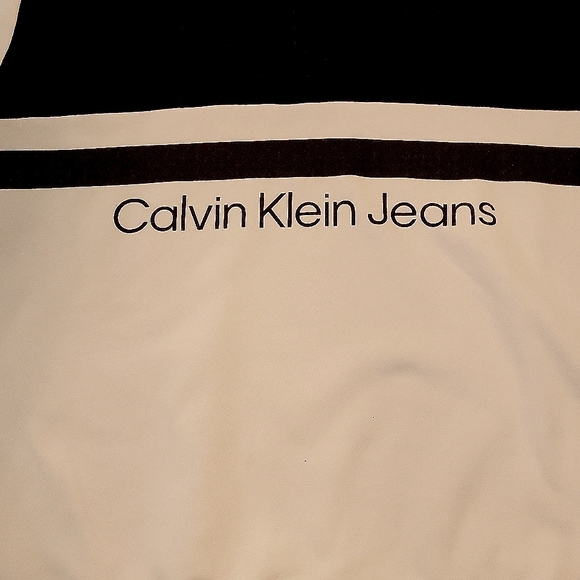 Calvin Klein - Picture 2 of 8